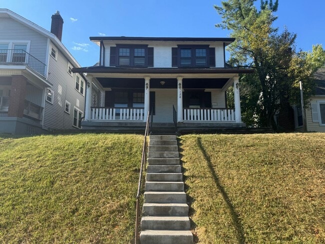 Primary Photo - 124 Pointview Ave