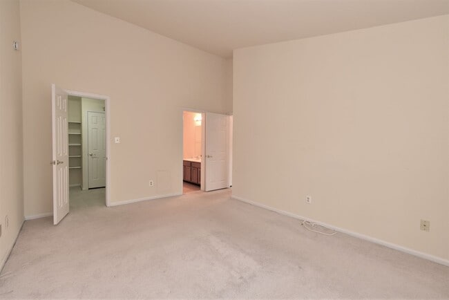 Building Photo - Big and Beautiful 2 Bedroom, 2 Full Bathroom, North Bethesda Condo!