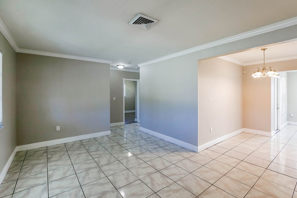 Building Photo - 2300 Desoto Dr