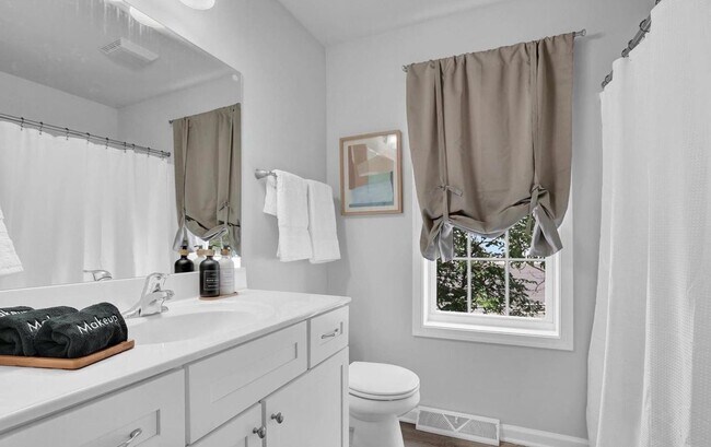 Building Photo - 2422 Lehman St