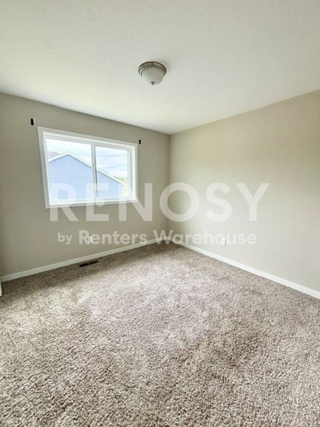 Building Photo - 4634 9th St NE