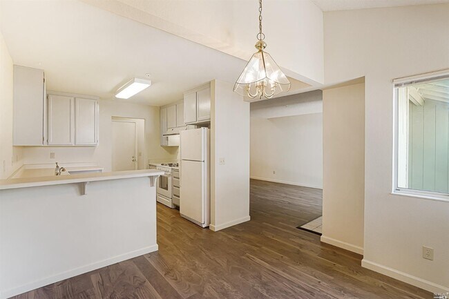 Building Photo - 7 Meridian Cir