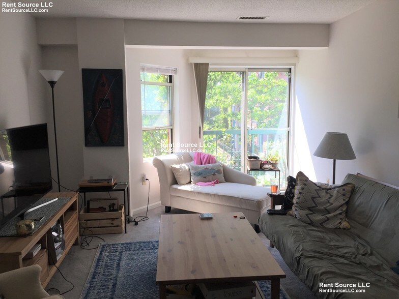 Building Photo - 175 Beacon St