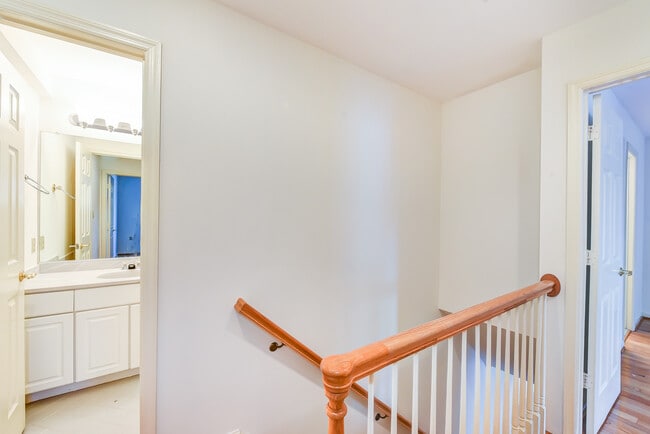 Building Photo - Two Level Two Bedroom Two Bath with Privat...