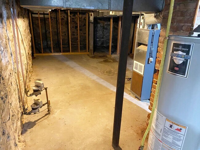 Building Photo - 810 Steuben St