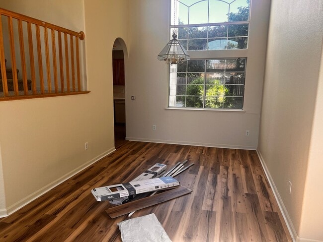 Building Photo - Large Browns Valley home 5/3 2229 Sq Ft.