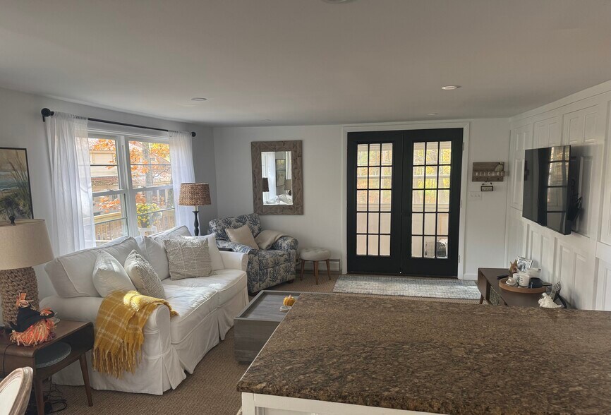 Building Photo - 3 Sylvan Cir