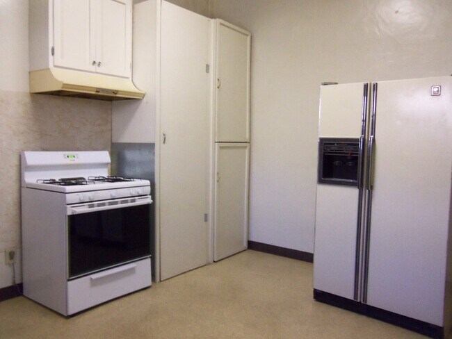 Building Photo - W23rd 445