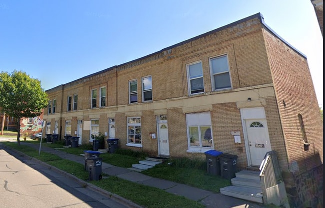 Building Photo - 2 Roommates Wanted!