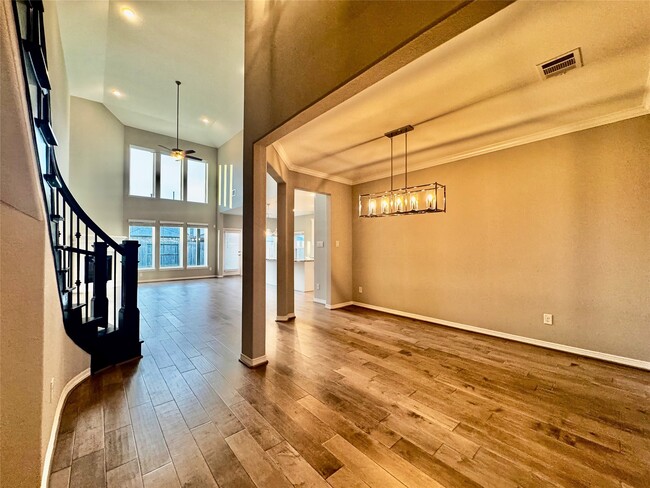 Building Photo - 28622 Monarch Cliffs Dr