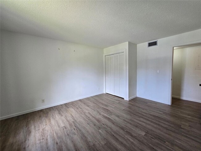 Building Photo - 623 Midway Dr