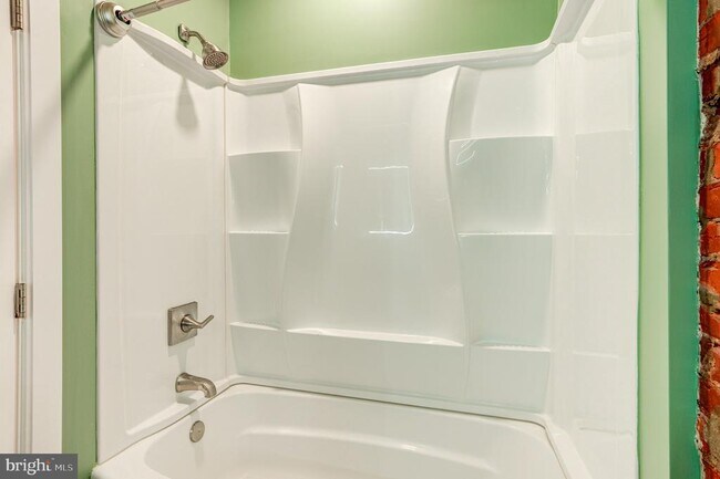 Building Photo - 2643 N Mascher St