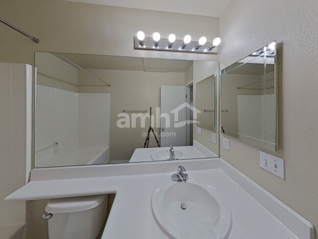 Building Photo - 1752 Quartz Landing Ave