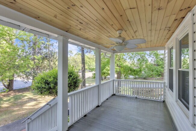 Building Photo - Cozy 2 Bed / 1 Bath Bungalow Near the Blue Ridge Mountains on Nearly 1 Acre $1,595/mo rent