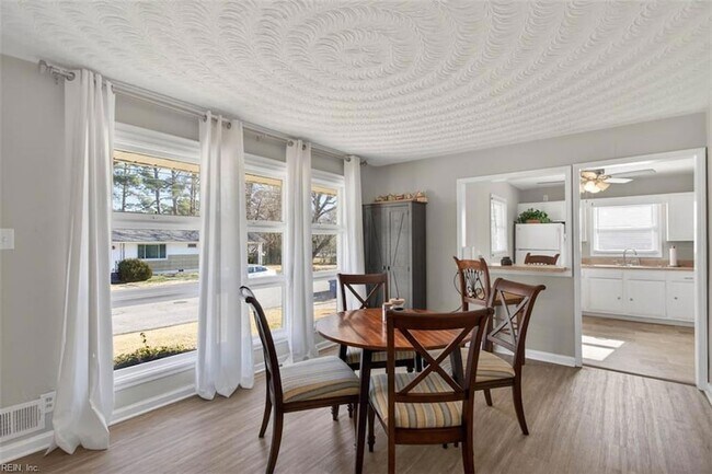 Building Photo - 32 Warren Dr