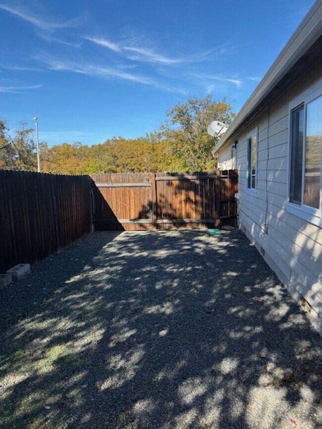 Building Photo - SINGLE LEVEL HOME IN CP/ ON QUIET CULDESAC