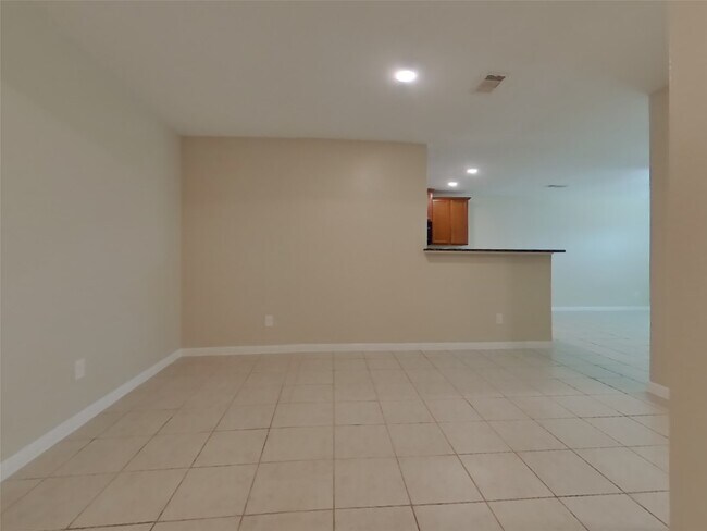 Building Photo - 524 Red Dusk Paint Dr
