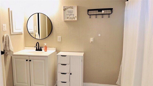 Building Photo - 15839 Kings Cypress Ln