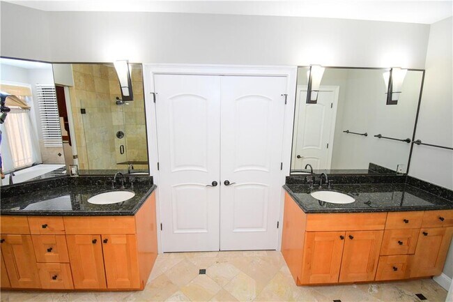 Building Photo - 4 Prichard Way NE