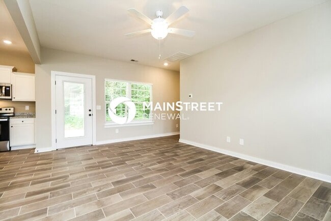 Building Photo - 4 Bedroom Pet-Friendly Home in Murfreesbor...