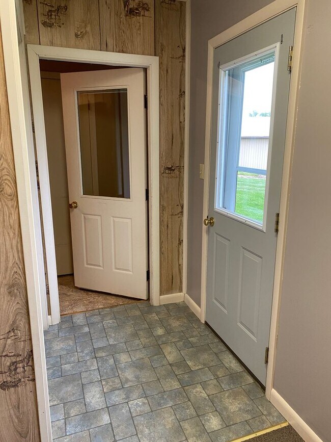 Building Photo - Coming soon! 4 Bedroom Farmhouse for Rent in Shippensburg