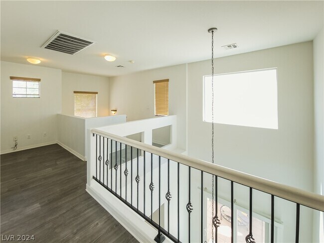 Building Photo - 7282 Cestrum Rd