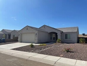 Building Photo - 3 BEDROOM HOME IN YUMA EAST!