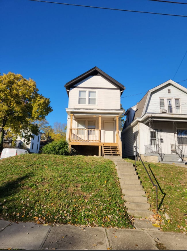 Primary Photo - 3 bedroom 2 bath with Garage