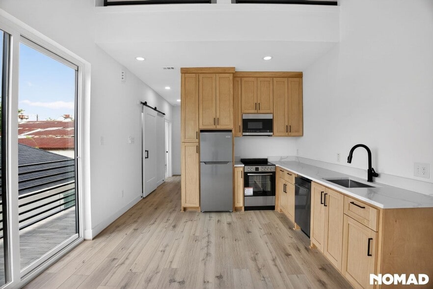 Building Photo - 1514 Everett St