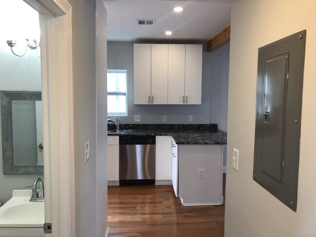 Building Photo - 50 Linden St