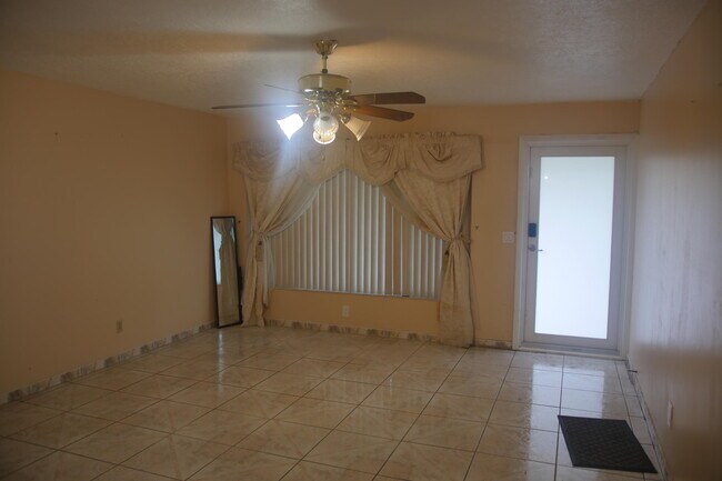 Building Photo - 871 SW 63rd Terrace