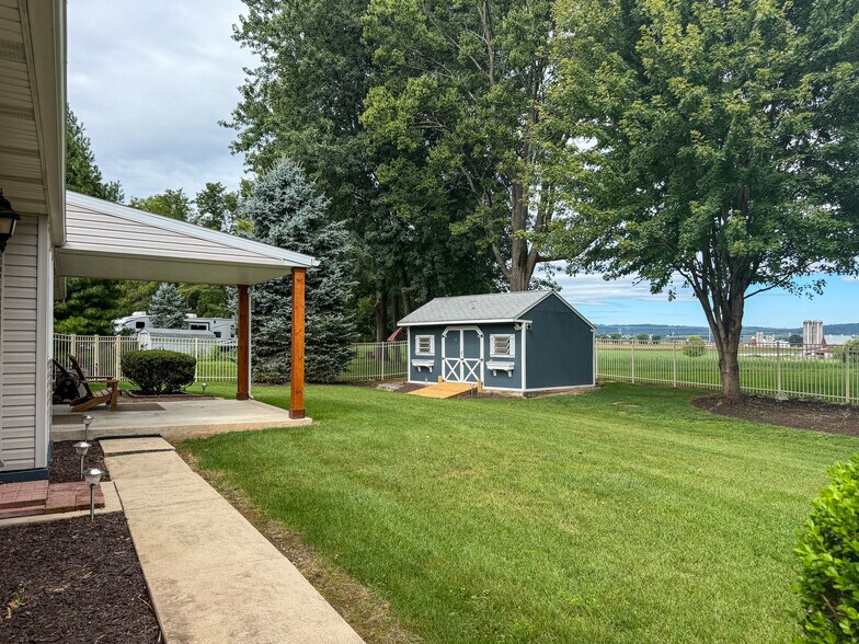 Building Photo - 340 Woodchuck Dr