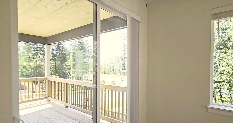 Building Photo - 14936 Tyee Dr E