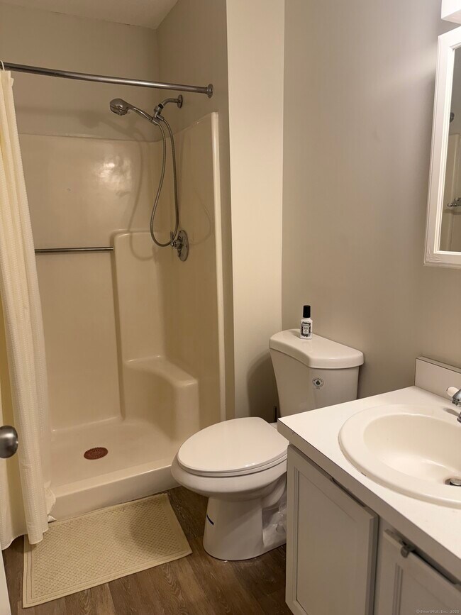 Building Photo - 11 D Riverview Dr