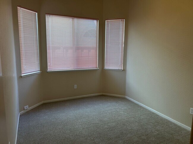 Building Photo - Beautiful 3 Bedroom, 2 Bath Brentwood Home