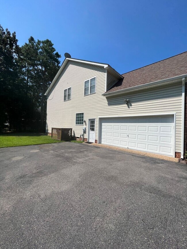 Building Photo - 11837 Club Ridge Dr