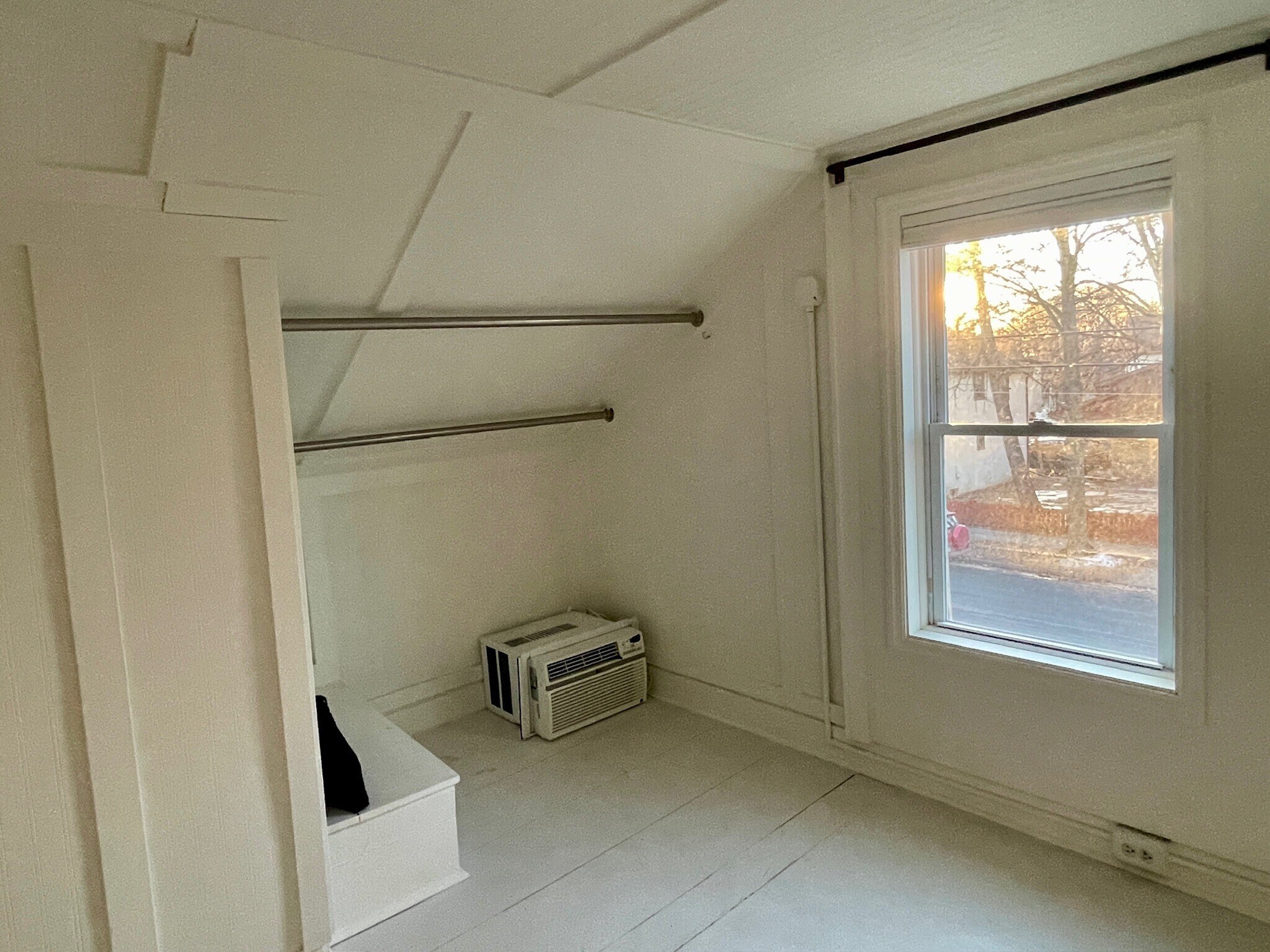 Building Photo - 1205 3rd St NE
