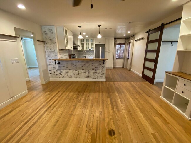Building Photo - Beautiful Home for rent in Tulare, Ca