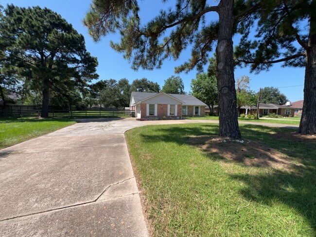 Building Photo - 30707 Martens Rd