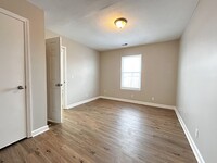 Building Photo - Bainbridge Townhome