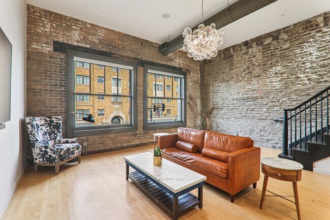 Building Photo - 107 W Main St