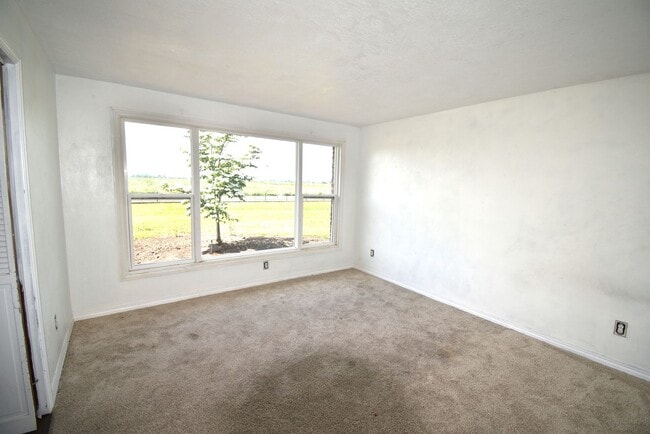 Building Photo - Spacious home on acreage and a Dairy Farm
