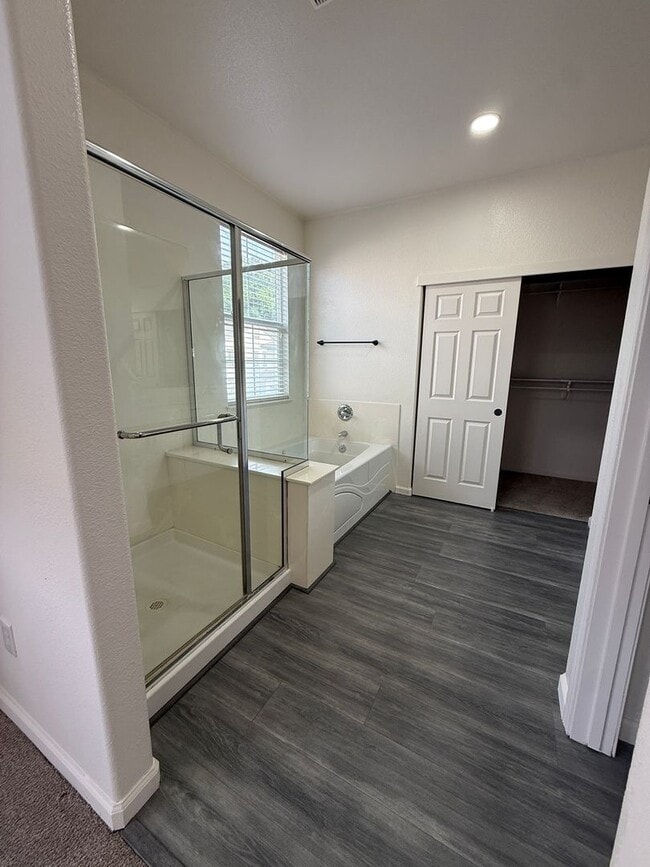 Building Photo - 3 Bedroom, 3.