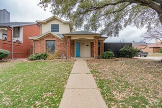 Building Photo - Welcome to this charming 3 bedroom, 2.5 ba...