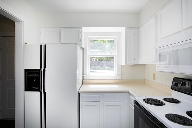 Building Photo - 5544 Kaplan Drive Unit A