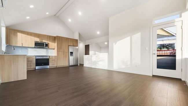 Building Photo - Brand New 3BR Home with Territorial Views