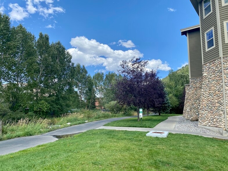 Building Photo - 1325 S Hwy 89