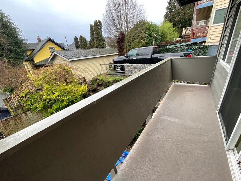 Building Photo - 935 N 85th St