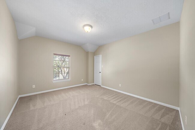 Building Photo - 19335 Lincoln Heights Ln