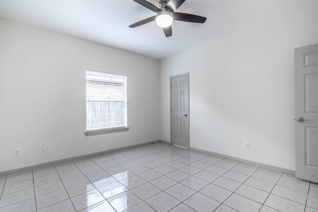 Building Photo - 1120 Ryon St